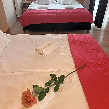 Rose Hotel