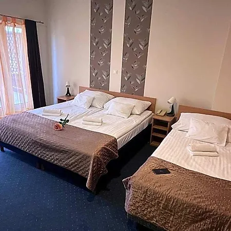Rose Hotel 3*