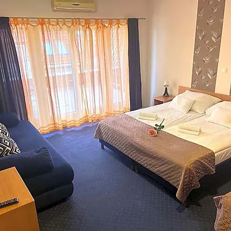 Rose Hotel