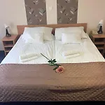 Rose 3*